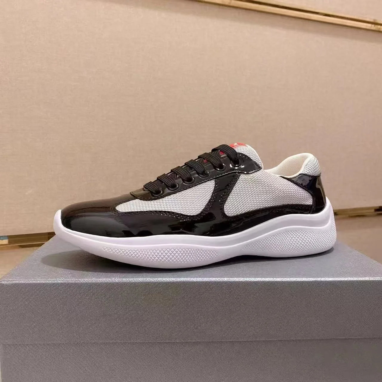 New P-style breathable casual sneakers for summer, high-end men's shoes, fashionable mesh panel shoes, fitness shoes