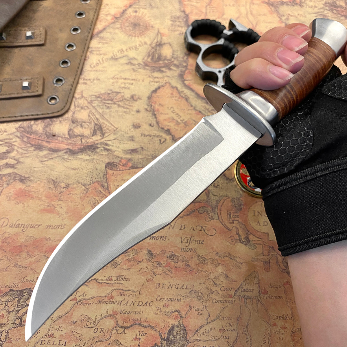 Outdoor tactical hunting knife, a pocket knife for camping, wilderness survival and daily carry.