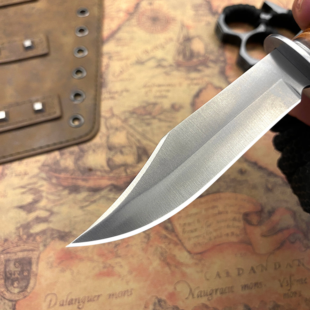 Outdoor tactical hunting knife, a pocket knife for camping, wilderness survival and daily carry.