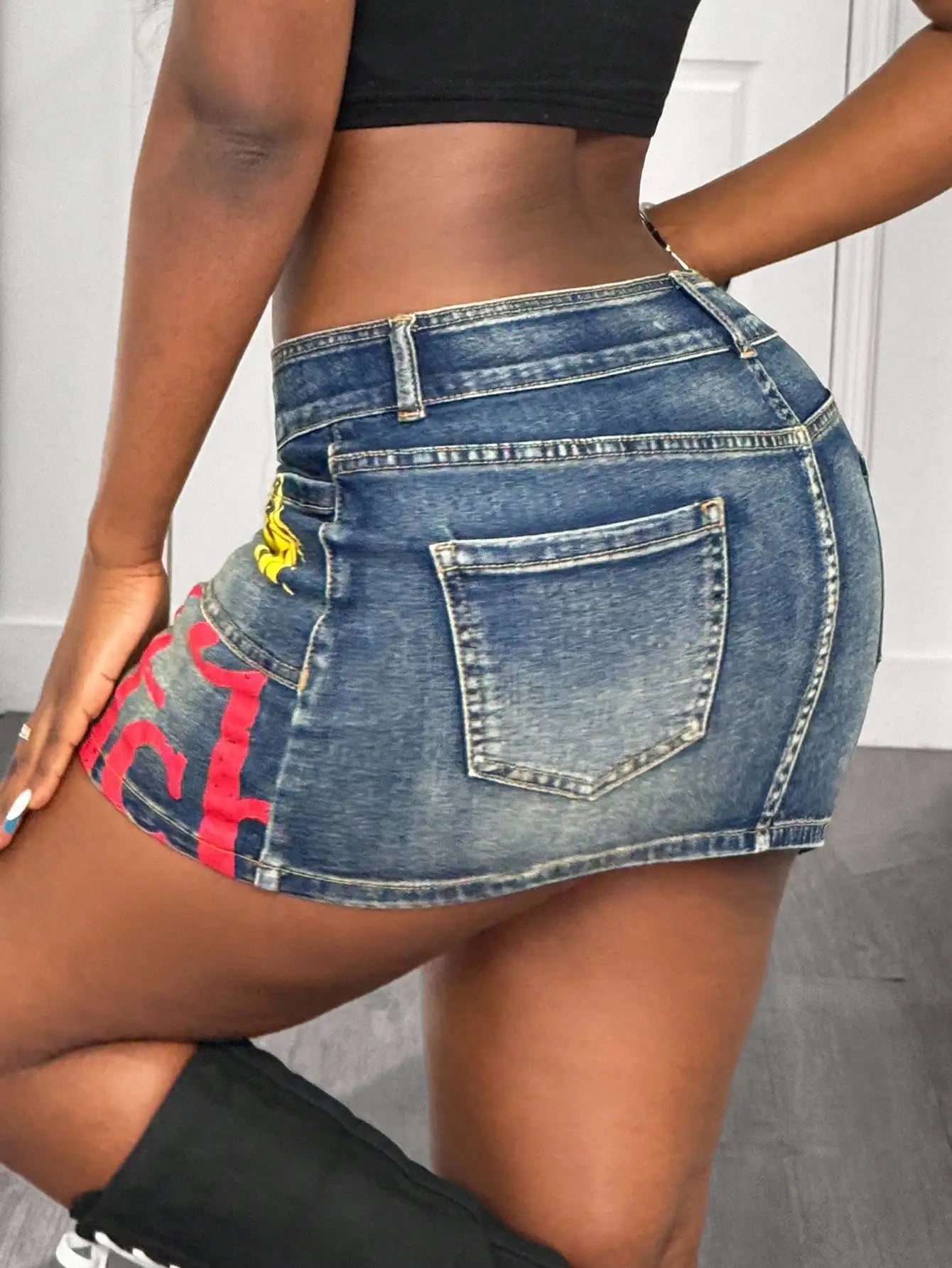 Y2K Street Punk Letter Print Low Waist Denim Mini Skirt for Women, Medium Blue, Summer Fashion